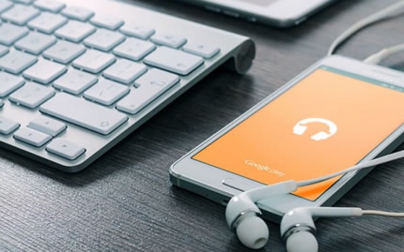 Four Classic Negative Consequences of Too Much Technology in College