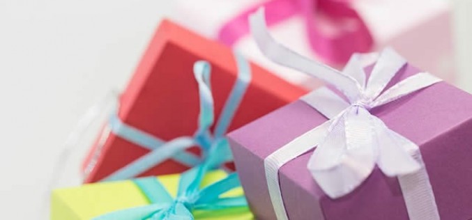 Don’t Overspend On Gifts: How You Can Still Give A Good Gift Without Breaking The Bank