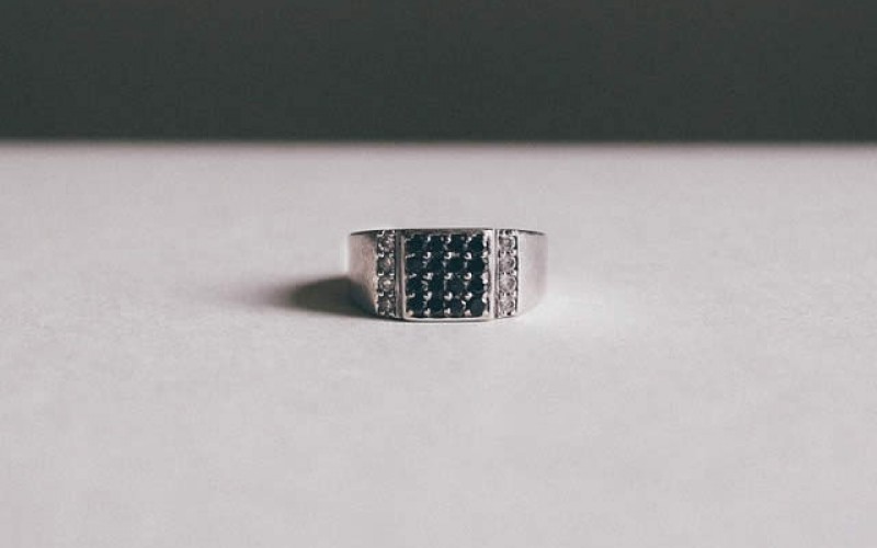 Shop Online for the Finest Wedding Bands for Men