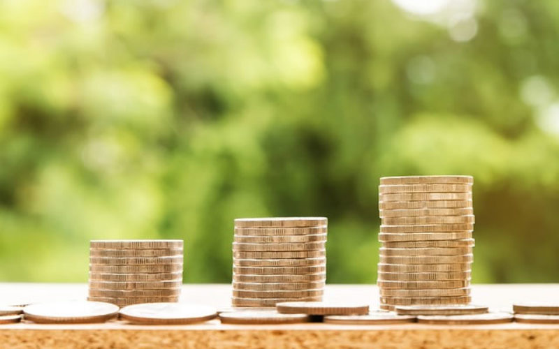 The Pros and Cons of Commodity Trading