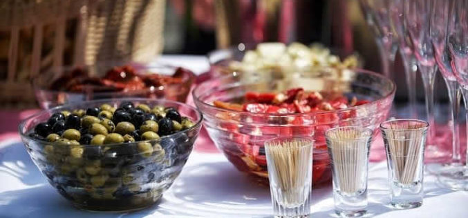 How to Celebrate the Holidays at the Office