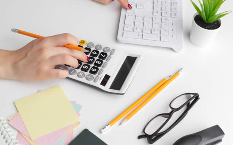 4 Benefits of Hiring a Bookkeeper For Your Small Business