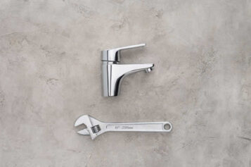 Roll Up Your Sleeves | 5 Handy Tools for DIY Plumbers