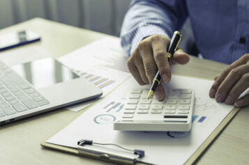<span><i>money management tips:</i></span> How to Make a Budget and Stick to It