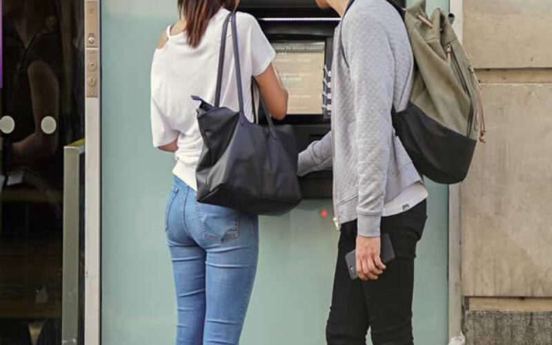 Banking Borders: How Immigrants Can Seamlessly Open Accounts