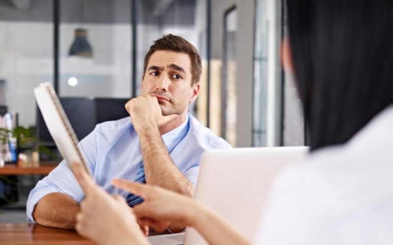 5 Beige Flags To Watch for in Your Job Interview