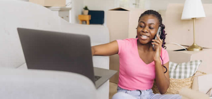 Side Hustles in Transit: Earning While You Pack