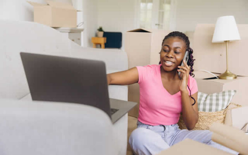 Side Hustles in Transit: Earning While You Pack