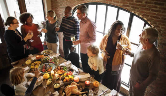 Your Complete Guide to Hosting the Perfect Thanksgiving