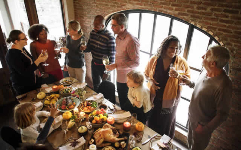 Your Complete Guide to Hosting the Perfect Thanksgiving