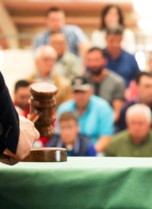 What Can Cause a Buyer To Hesitate During an Auction?