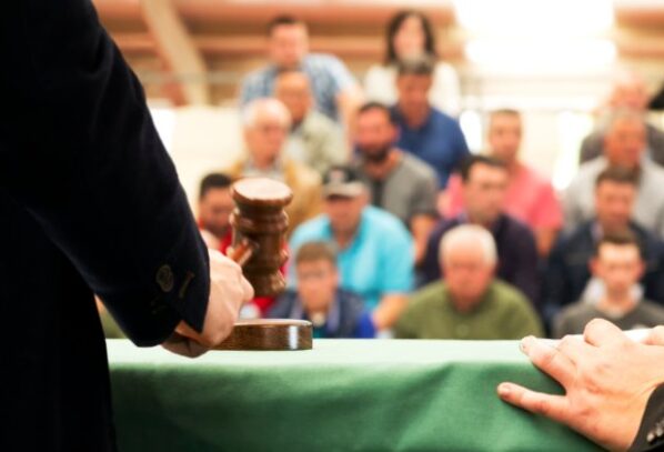 What Can Cause a Buyer To Hesitate During an Auction?