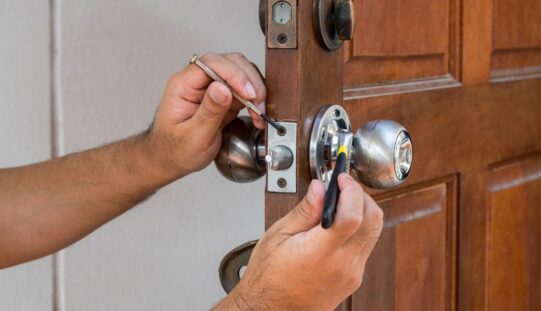 What To Consider When Building a Career as a Locksmith