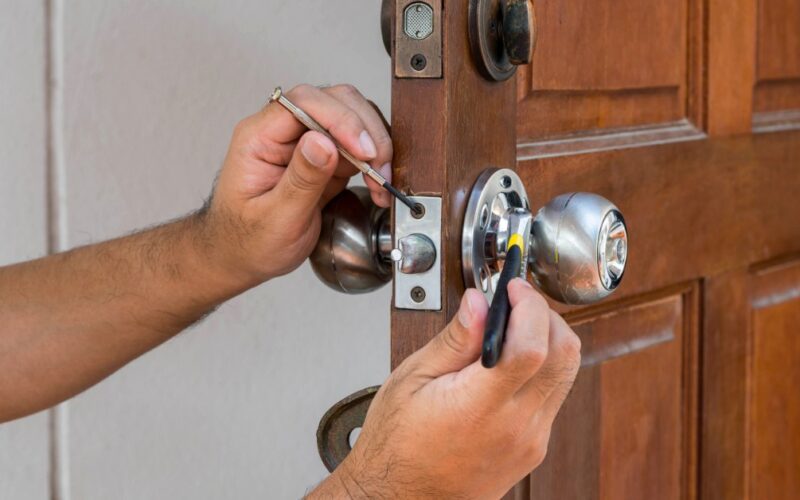 What To Consider When Building a Career as a Locksmith